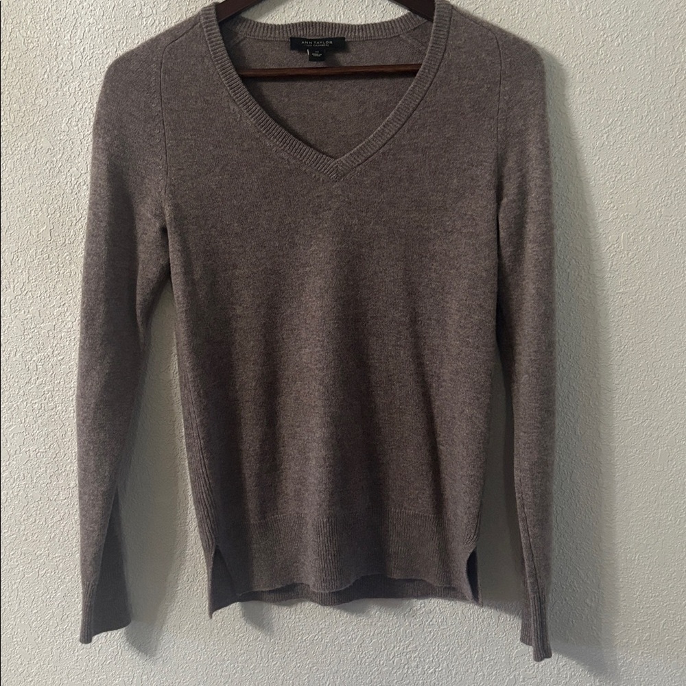 Ann Taylor 100% Cashmere Sweater V-Neck Speckled Light plum Women’s Size XSmall - Picture 2 of 6
